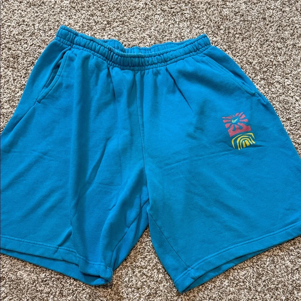 🌿 Nike Blue Athletic Men's Shorts with Graphic